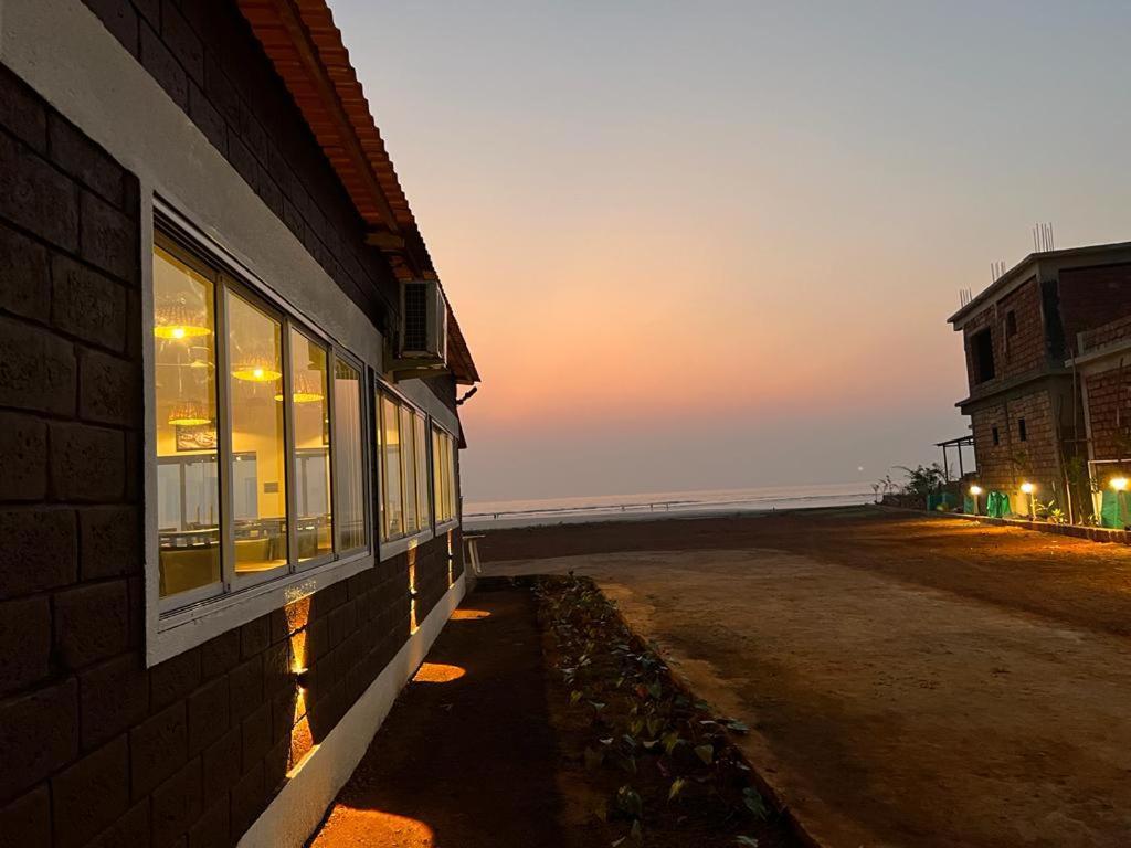 Coastal Bay Beach Resort Harnai Exterior photo